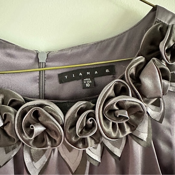 New without tags size 10 grey satin bodice cocktail dress - Picture 3 of 3